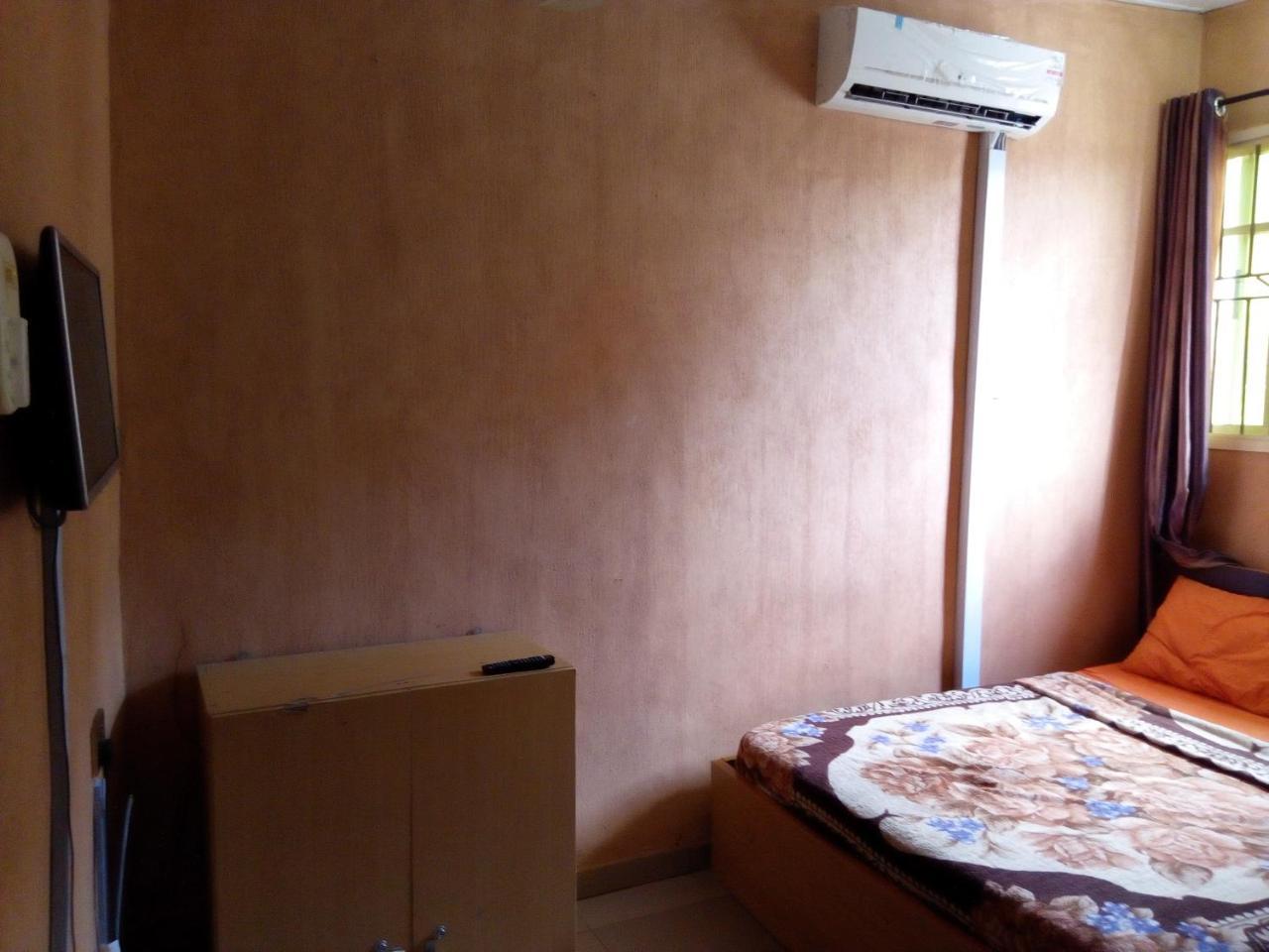 Gen-Preston Hotel And Suites Papalanto Екстер'єр фото