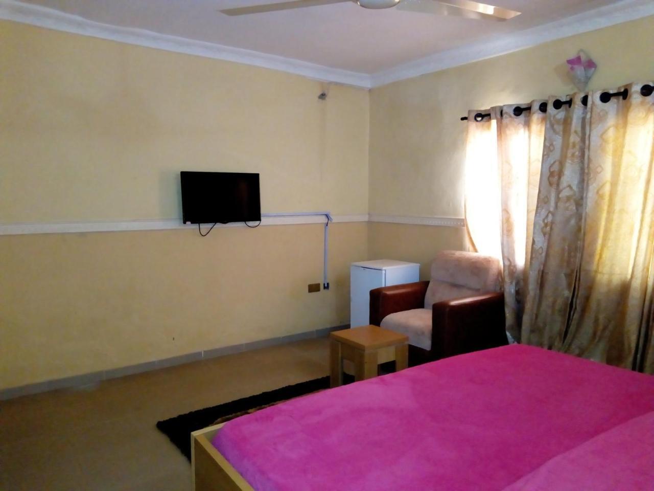 Gen-Preston Hotel And Suites Papalanto Екстер'єр фото