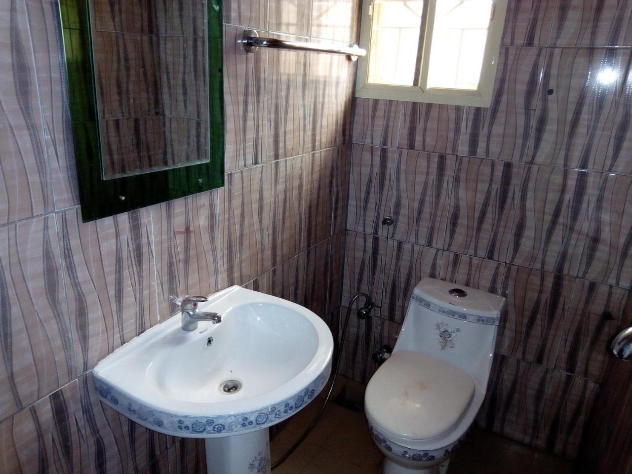 Gen-Preston Hotel And Suites Papalanto Екстер'єр фото