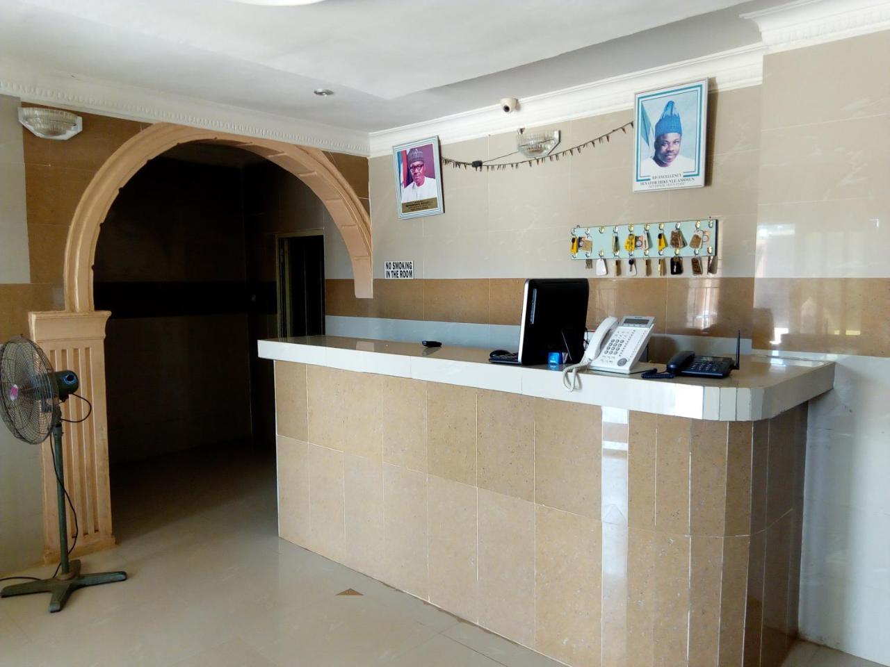 Gen-Preston Hotel And Suites Papalanto Екстер'єр фото