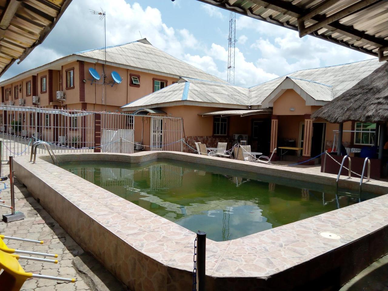 Gen-Preston Hotel And Suites Papalanto Екстер'єр фото
