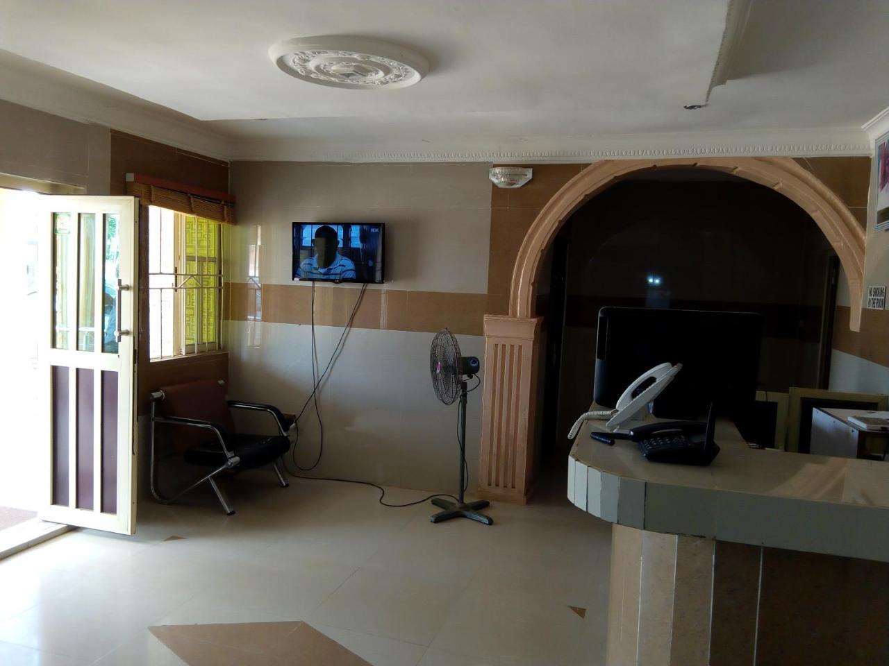 Gen-Preston Hotel And Suites Papalanto Екстер'єр фото