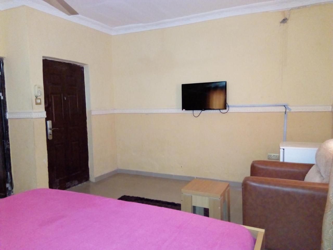 Gen-Preston Hotel And Suites Papalanto Екстер'єр фото