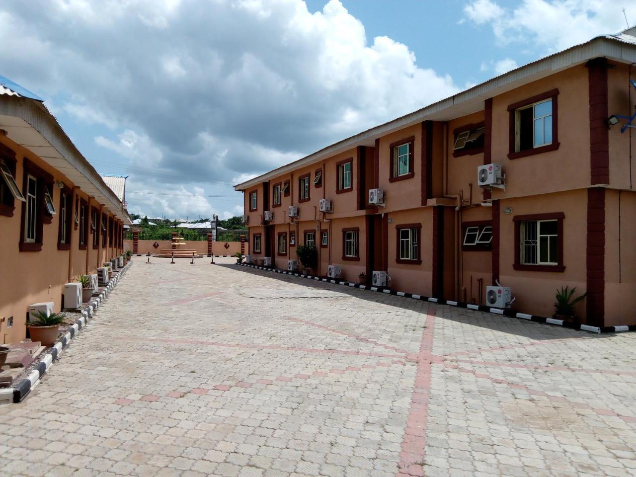 Gen-Preston Hotel And Suites Papalanto Екстер'єр фото